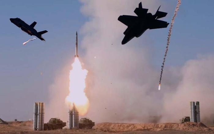 Hệ thống phòng không S-400 sử dụng nhiều loại tên lửa, mỗi loại được thiết kế để đánh chặn các loại mục tiêu khác nhau ở nhiều độ cao khác nhau. Trong khi Mirage 2000, không có khả năng tàng hình rộng rãi, có thể dễ bị bắn hạ trước tầm bắn xa và hệ thống khóa mục tiêu hiện đại của S-400, nếu mạo hiểm bay gần khu vực lãnh thổ do Nga chiếm giữ.
