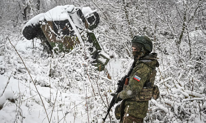 Thứ hai, trên chiến trường trung tâm Nga-Ukraine ở Donbass, các mũi xung kích của RFAF đã tiến đến “cổng” phía đông của thành phố Pokrovsk. Vào ngày 31/1, ở phía đông Pokrovsk, Trung đoàn bộ binh cơ giới số 1441 của RFAF, tiến cách vùng ngoại ô phía nam của thành phố Mirnograd chưa đầy 2 km.