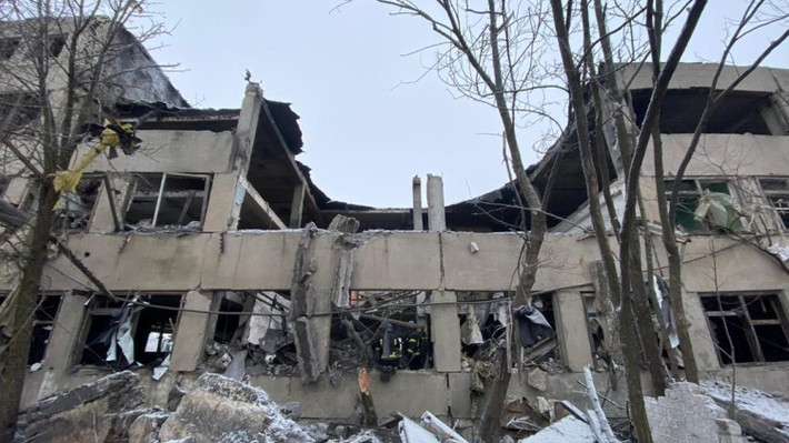 Hiện nay, Ukraine đã sơ tán toàn bộ người dân khỏi thành phố, và toàn bộ thành phố đã trở thành một thành phố chết, khi không có nước, điện hoặc khí đốt tự nhiên. Rõ ràng, AFU đã chuẩn bị sẵn sàng bảo vệ thành phố đến cùng, cố gắng kéo dài thời gian để những người bảo vệ Pokrovsk chuẩn bị cho cuộc chiến đường phố.