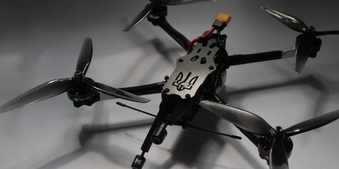 Việc Nga sử dụng 3.000 UAV, được hỗ trợ bởi AI ở Ukraine có thể mang lại lợi thế đáng kể cho quân đội Nga, trong bối cảnh chiến tranh hiện đại. Việc triển khai UAV tự động, mang đến cho họ những cơ hội mới, để nâng cao hiệu quả và giảm thiểu rủi ro cho nhân sự.
