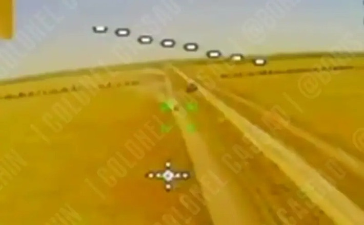 Còn UAV được hỗ trợ bởi AI, có khả năng thực hiện các cuộc tấn công tự động, theo dõi mục tiêu của chúng một cách độc lập với sự can thiệp của con người, sau khi người điều khiển đã chỉ đạo chúng. Điều này giúp quân đội Nga thực hiện các hoạt động với ít quân hơn trên mặt đất và giảm thiểu rủi ro cho binh lính của họ.