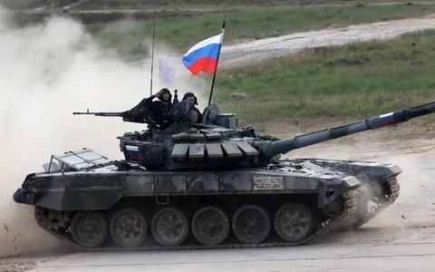Tuy nhiên, cùng với chiến thắng trên chiến trường Nam Donetsk, RFAF đã đầu tư thêm hỏa lực và quân số theo hướng Bắc Donetsk. Vào thời điểm này, RFAF đã tăng cường thêm Sư đoàn bộ binh cơ giới số 69, Lữ đoàn lực lượng đặc biệt số 2, Tập đoàn quân tổng hợp số 6, Lữ đoàn quân tình nguyện và một số đơn vị khác.
