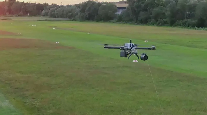 Kết quả là chiếc UAV đơn giản, điều khiển bằng sợi quang, có dây, đã trở thành một vấn đề lớn với AFU và theo ông Budanov, Ukraine đang cố gắng tìm ra phương tiện để chống lại một số lượng lớn các thiết bị như vậy một cách hiệu quả. (Nguồn ảnh Topwar, Liveuamap, Kyiv Post).