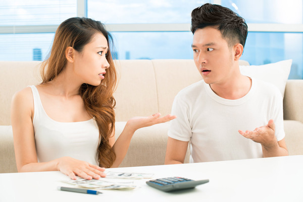 Tuy nhiên, không vì hòa khí mà bạn dung túng cho những cái chưa được của đối phương. Hãy khéo léo lồng ghép thông điệp của bố mẹ vào trong các hoạt động hàng ngày, cổ vũ bạn đời ngày càng hoàn thiện hơn.