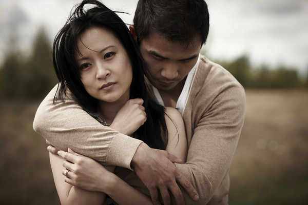 Nếu đàn ông không coi trọng bạn gái, họ không mất thời gian, dụng tâm chiều chuộng cô ấy. Duy trì mối quan hệ kiểu này chỉ có thể làm bạn tổn thương. Do vậy, một khi phát hiện bản chất đàn ông giả dối, chị em nên học cách yêu thương chính mình, chấp nhận mất mát đúng lúc để mở cánh cửa khác tươi sáng hơn.