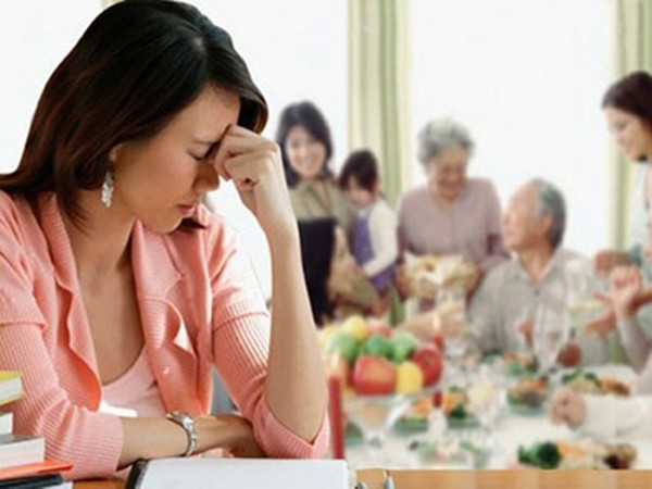 Sự thực là, anh ta không yêu thật lòng, không muốn có trách nhiệm với bạn. Giấu bạn với các mối quan hệ, bạn và anh ấy sẽ không có ràng buộc gì nếu sau này hai người đường ai nấy đi.