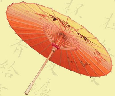 Việc phát minh ra ô dù có thể được truy nguồn về quá khứ 3.500 năm trước đây tại Trung Quốc. Theo truyền thuyết, Lỗ Bản – một người thợ mộc đã chế tạo ra chiếc dù sau khi nhìn thấy những đứa trẻ lấy lá sen để che mưa. Chiếc dù do ông chế tạo có một cái khung mềm dẻo và được phủ lên trên bằng một tấm vải.