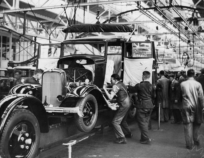 Khi Model T xuất hiện, nhiều người mới dám nghĩ chuyện mua ô tô. Khi đã có một chiếc Model T, việc đi lại cũng trở nên dễ dàng, thuận tiện hơn trước nhiều.