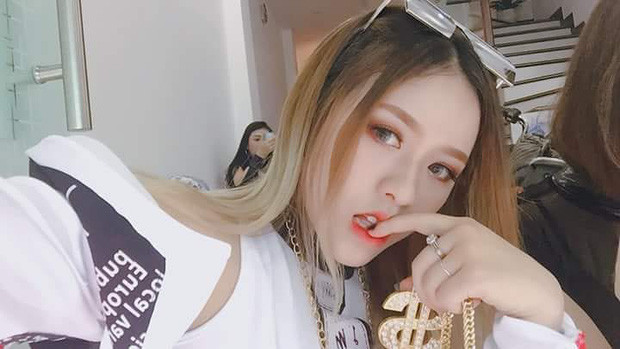 Sở hữu ngoại hình xinh xắn cùng tài lẻ cực ngầu, gu ăn mặc của Trà Đặng cực kì trendy như một ngôi sao Kpop thực thụ.