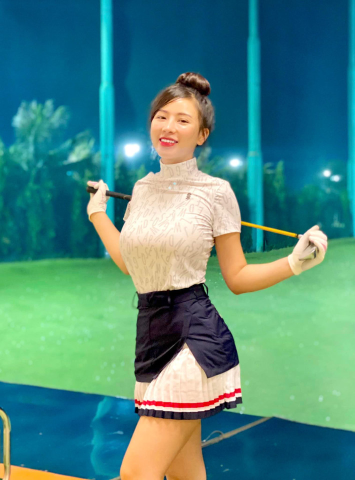 Là một hot girl đình đám, một doanh nhân trẻ thành đạt với lối sống xa hoa, sang chảnh, Phương Bora hiện vẫn gây chú nhờ vào thân hình nuột nà, gợi cảm.
