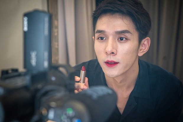 Lý Giai Kỳ là cái tên khiến cả MXH bất ngờ trước thông tin anh chàng thu hút tới 150 triệu người Trung Quốc cùng nhau xem livestream bán hàng của mình.