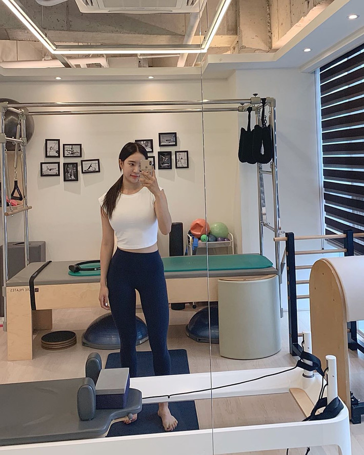 Cô nhanh chóng nổi lên như 1 trong những tay golf gợi cảm có tiếng. Bởi vậy, người đẹp được mời đóng quảng cáo và xuất hiện trên các chương trình truyền hình.