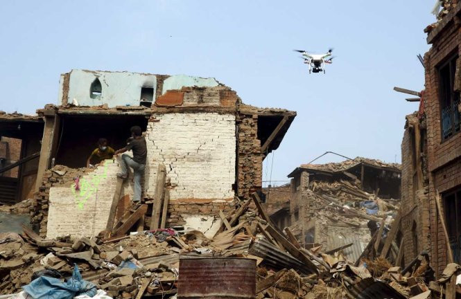 Hình ảnh Flycam cứu hộ tại hiện trường đổ nát ở Nepal.