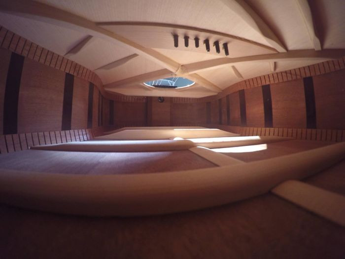 Một dãy phòng khách sạn hạng sang hay một hành lang? Không, đây là hình ảnh bên trong của một cây Piano đại phong cầm.