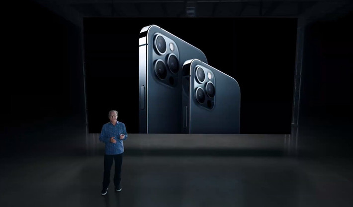 iPhone 12 Pro và Pro Max được cải thiện khả năng chụp ảnh RAW nhưng những hãng khác cũng đã làm được điều tương tự. Trong khi đó, Apple không đề cập đến việc chỉnh sửa ảnh RAW bằng App gì, của bên thứ ba, miễn phí hay trả tiền... Chụp RAW cũng hướng tới đối tượng là nhiếp ảnh gia, không dành cho đa số người dùng nhưng lại không hỗ trợ chế độ chụp ảnh Pro cho phép can thiệp vào các thông số như tốc độ, khẩu độ... Bộ đôi này cũng cho khả năng biên tập Video tốt hơn nhưng đây cũng không phải tính năng được sử dụng quá thường xuyên.