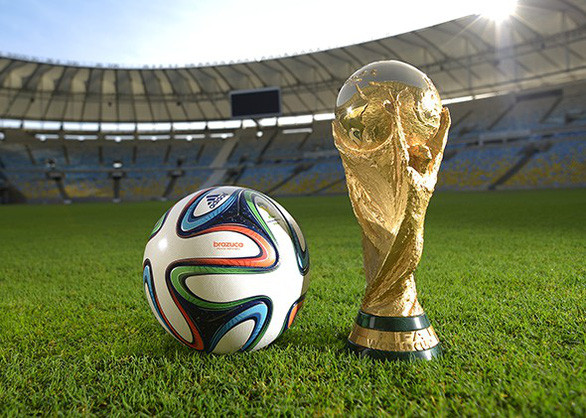 Quả bóng của World Cup 2014 có tên gọi Brazuca. Điểm nhấn của Brazuca là cấu trúc với 6 mặt đối xứng giúp các cầu thủ tăng khả năng giữ bóng và tạo sự cân bằng tuyệt đối. Trước khi ra mắt, Brazuca trải qua một quá trình thử nghiệm gắt gao trong vòng 2 năm 6 tháng với sự tham gia của 600 cầu thủ hàng đầu và 30 đội bóng đến từ 10 quốc gia trên thế giới.