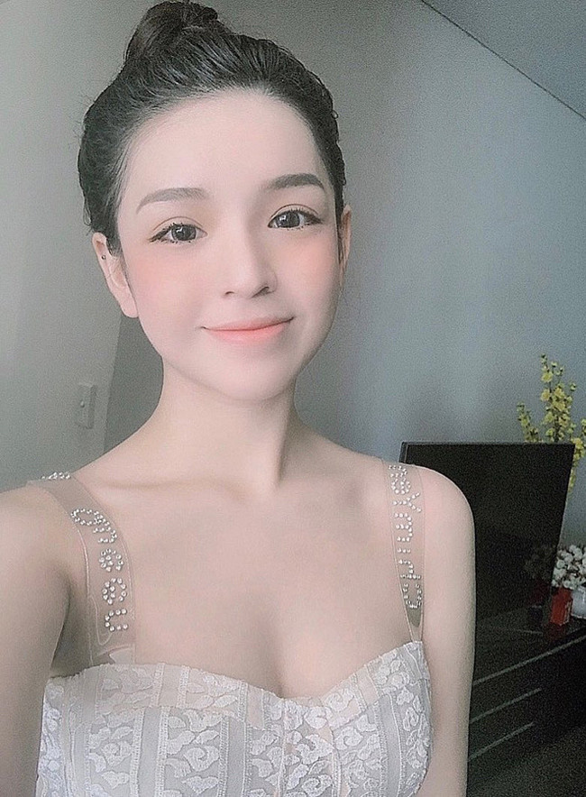 Trước đây, Khánh Hà ghi điểm nhờ khuôn mặt xinh xắn cùng vóc dáng mảnh mai và khí chất đúng chuẩn tiểu thư.