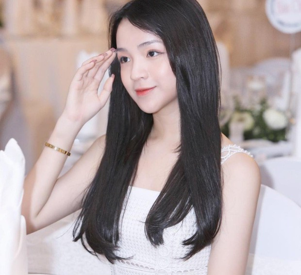 Việc đi chơi golf chẳng mấy chốc mà Khánh Hà sẽ có body khiến nhiều ngắm phải say mềm.