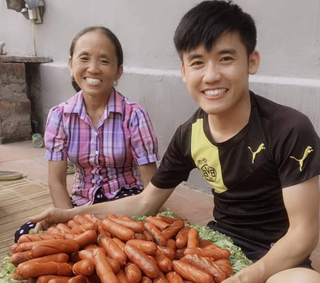 Người hâm mộ vẫn luôn ủng hộ những video của bà Tân, nhưng để lượt xem tăng trở lại có lẽ hai mẹ con Hưng Vlog cần phải thay đổi chất lượng và nội dung mỗi video.