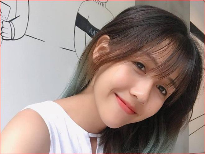Dù không sở hữu body bắt mắt, vẻ bề ngoài nhỏ nhắn thậm chí là có chút gầy gò, nhưng lại toát lên hình ảnh nhanh nhẹn hoạt bát, toát lên sự năng động tươi trẻ.