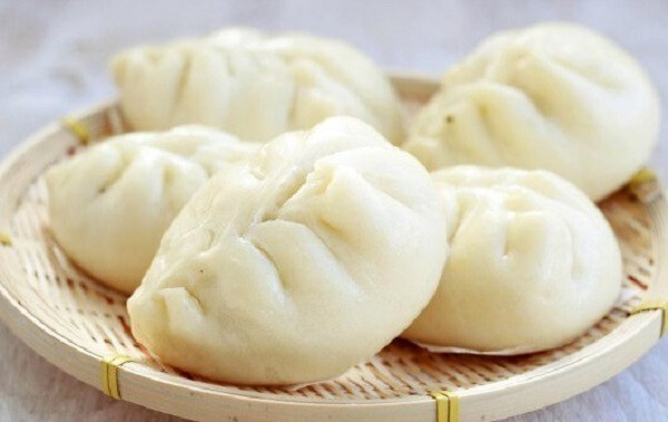 Sau khi tìm hiểu thói quen ăn uống và sinh hoạt, bác sĩ cho rằng thói quen ăn sáng bằng bánh bao hấp của bệnh nhân có liên quan đến căn bệnh. Ảnh minh họa.