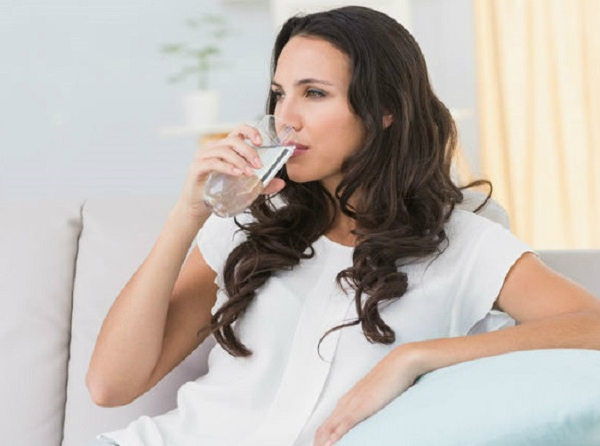 Ngoài ra, uống nước buổi sáng cũng làm giảm độ nhớt máu, giảm nguy cơ mắc các bệnh tim mạch. Ảnh: Boldsky.