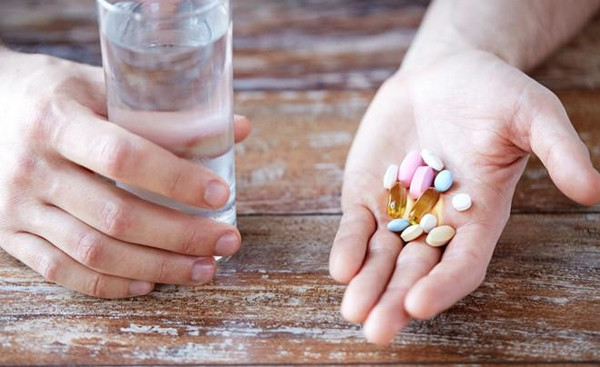 Có thể thấy, liệu pháp ăn kiêng có tác dụng hạ huyết áp nhất định. Vậy nhưng, hiệu quả này chỉ có được khi duy trì chế độ ăn lành mạnh, cân bằng chứ không phụ thuộc vào một thực phẩm cụ thể. Ngay cả khi áp dụng liệu pháp ăn kiêng, bệnh nhân vẫn phải tuân theo hướng dẫn dùng thuốc của bác sĩ. (Ảnh minh họa)