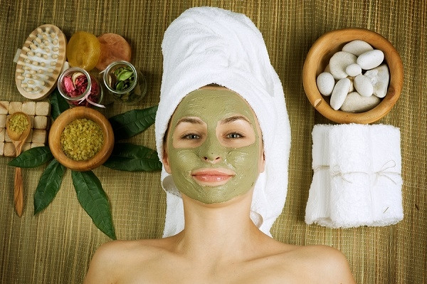 Mặt nạ tự nhiên. Để kéo dài tuổi thọ của chúng, bạn nên để vào tủ lạnh. Hơn thế nữa, việc giữ cho các loại mặt nạ này luôn lạnh sẽ khiến bạn thấy khá dễ chịu khi thoa lên mặt.
