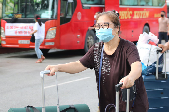 Ông Hoàng Minh Đức, Phó Cục trưởng Cục Y tế dự phòng (Bộ Y tế), cho biết tất cả các đối tượng phải dù là cách ly tập trung tại cơ sở cách ly tập trung, tại khách sạn, tại nhà, cơ sở lưu trú… đều phải đảm hoàn thành 14 ngày cách ly y tế bắt buộc và theo dõi giám sát sau đó 14 ngày, tổng cộng là 28 ngày.