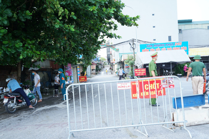 Một chốt Kiểm soát y tế tại xã Tam Hiệp – nơi từng xuất hiện các ca COVID-19 trong đợt dịch trước cũng được tăng cường giám sát.