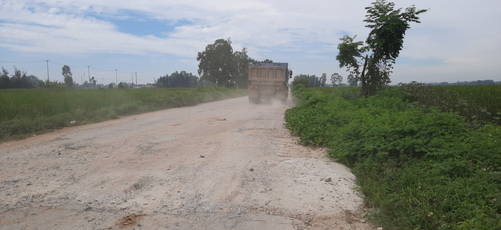 Tuyến đường 4C (Thanh Hóa) bị xe tải quần nát.