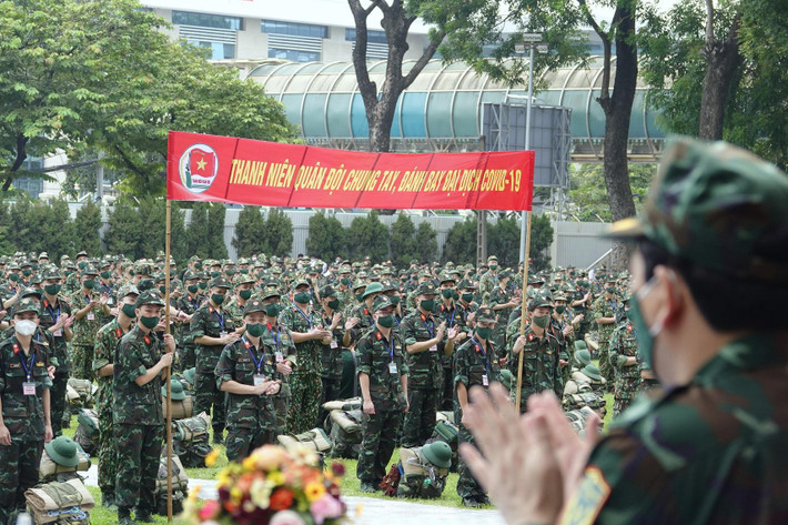 Sáng 23/8, Học viện Quân y tiếp tục tổ chức lễ xuất quân "hỗ trợ" cho TPHCM và các tỉnh phía Nam. Đoàn công tác lần này gồm 1.096 cán bộ, học viên, được chia thành 341 tổ quân y cơ động; trong đó có 264 bác sĩ, 73 cán bộ điều dưỡng, 759 học viên của Học viện Quân y.