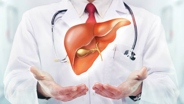 Lợi tiểu, tốt cho gan. Không chỉ có tác dụng làm đẹp bên ngoài, nước mướp đắng còn có tác dụng sâu bên trong. Cụ thể, uống nước ép mướp đắng giúp giải độc gan, tốt cho lá lách. Đồng thời, các chất trong mướp đắng còn giảm thiểu chất béo, rất có lợi cho người huyết áp cao, mỡ máu cao và đường huyết cao.