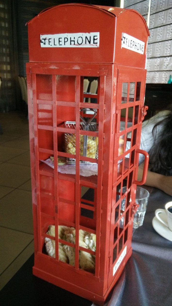 Đồ ăn được nhét vào mô hình hộp điện thoại?
