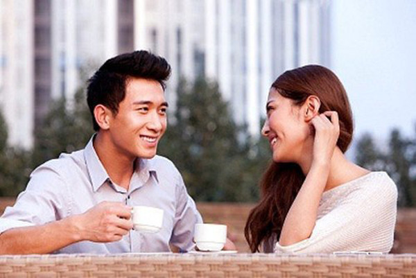 Còn lại, phụ nữ ngỏ ý giới thiệu người quen chứng tỏ cô ấy cũng đang rất quan tâm đến bạn. Hãy để ý, bạn sẽ thấy tính cách, sở thích của người được giới thiệu rất tương đồng với cô ấy.