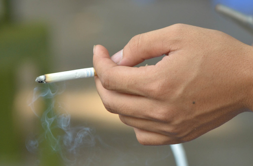 Đặc biệt, nicotin dưới dạng tinh khiết là chất lỏng trong suốt, có mùi khó chịu và vị đắng, dễ tan trong nước và dễ dàng xâm nhập vào cơ thể qua đường miệng, hô hấp, thậm chí qua cả da.