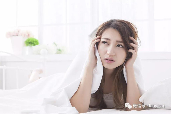 Thiếu ngủ. Giấc ngủ là cơ hội cơ thể tự sửa chữa, giải độc. Việc ngủ không đủ giấc sẽ khiến sức đề kháng suy giảm trầm trọng.