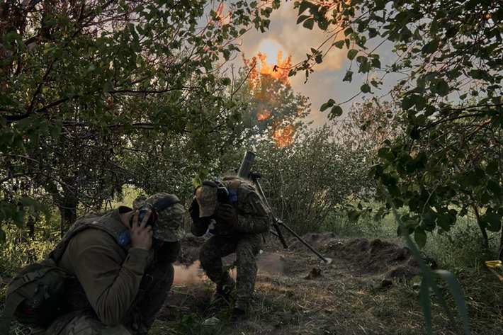Theo Military Chronicle, dựa trên thông tin hiện có, Quân đội Ukraine dự định sẽ phát động một cuộc tấn công vào khu vực biên giới giữa Kursk và Belgorod vào khoảng ngày 7/1. Để thực hiện cuộc tấn công này, quân Ukraine đã tập hợp một lực lượng tấn công lên đến 20.000 người, bao gồm các lữ đoàn được huấn luyện theo phương Tây và các đơn vị được điều động từ Donetsk. Ảnh: UNIAN.
