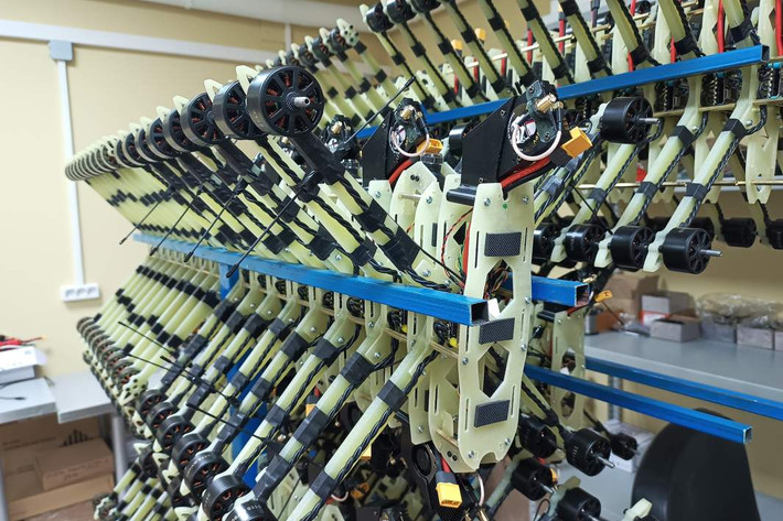 Việc triển khai số lượng lớn drone Mikrob được cho là sẽ mang lại cho quân đội Nga nhiều lợi thế chiến lược. Các drone này không chỉ giúp trinh sát và giám sát thời gian thực mà còn tăng hiệu quả tấn công với rủi ro thấp hơn. Đặc biệt, khả năng tự động tấn công và tính linh hoạt của chúng tạo nên ưu thế lớn trong các tình huống chiến đấu phức tạp.