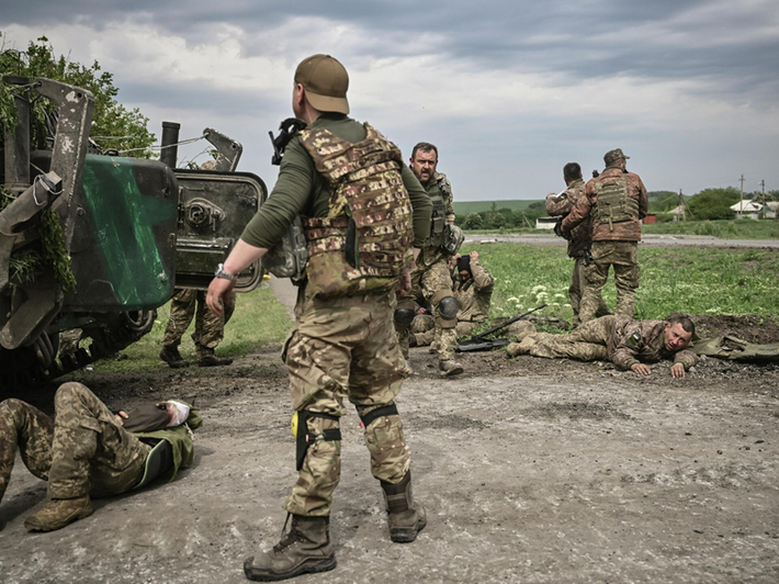 Trước đó, các phương tiện truyền thông Ukraine tiết lộ rằng một lữ đoàn Ukraine đang chiến đấu tại Kurakhove đã nhận lệnh bỏ lại các binh sĩ bị thương, để họ tự sinh tự diệt. Trong hoàn cảnh như vậy, tỷ lệ đào ngũ cao cũng là điều dễ hiểu. Ảnh: Sputnik.