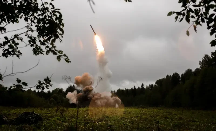 Quân đội Ukraine có mặt tại những ngôi làng này. Điểm tập trung quân bị tổn thất nặng nề. Cùng lúc đó, một số khu vực tập trung Quân đội Ukraine ở tỉnh Sumy cũng bị tên lửa Iskander tấn công. Ảnh: Topwar.