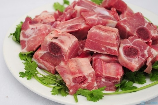 4. Canh đu đủ nấu xương. Nguyên liệu: Đu đủ, xương lợn, lá lốt, dầu ăn, gia vị, hành. Đu đủ gọt vỏ bỏ ruột,rửa sạch rồi cắt miếng vừa ăn. Xương lợn luộc sơ cho bớt hôi, rửa lại thật sạch. Ảnh: sfood.com.