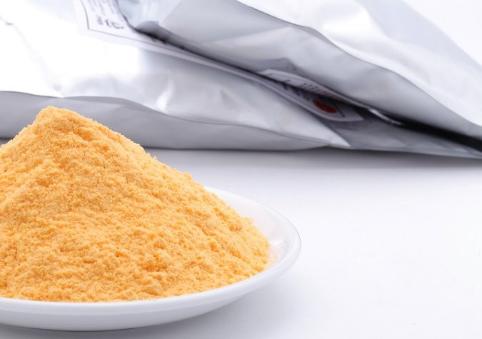 Vớt ra để thật ráo, dùng khăn giấy làm bếp thấm cho thật khô nước để chiên không bị văng. Cho nhiều dầu ăn vào chảo, cho từng ít khoai tây vào chiên ngập dầu, khi khoai tây giòn nổi lên là vớt ra không để quá vàng sẽ cháy, để ráo dầu. Ảnh: Lazada.vn.