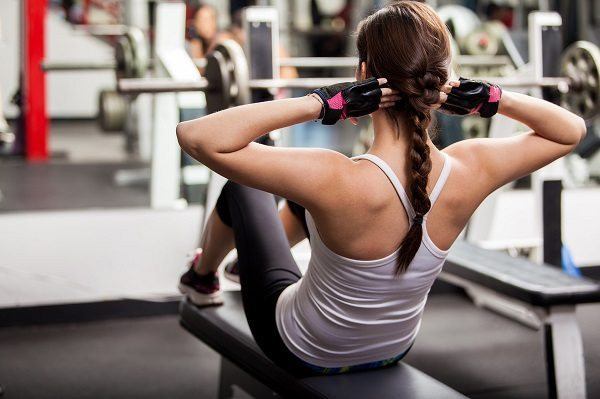 4. Tóc tết. Đây là kiểu tóc được coi là phù hợp với những động tác gym cần vận động nhiều với cường độ mạnh. Dù cho nàng có chạy bộ, pilate, nâng tạ hay tập aerobics thì tóc vẫn “yên vị’ một chỗ, không bù xù bết dính mồ hôi. Ảnh: dep365.com.