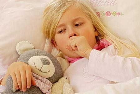 1. Chữa ho ở trẻ em: Lá cải cúc 6g thái nhỏ, thêm ít mật ong hấp cách thủy cho ra nước để uống trong ngày. Ảnh: mecuti.com.