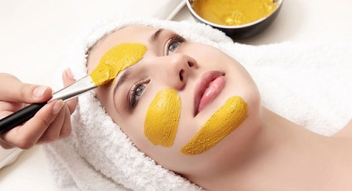 Thoa hỗn hợp lòng trắng trứng và đu đủ lên da. Rửa lại mặt với nước sau 15 phút. 1 lần/tuần. Ảnh: amazon.in.