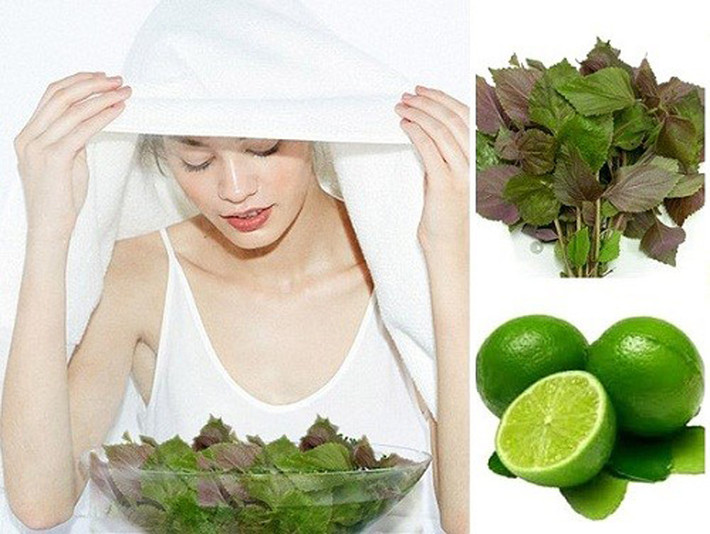 2. Xông hơi lá tía tô: Có thể kết hợp thêm lá kinh giới, lá ngải cứu và tía tô để tạo thành hỗn hợp xông mặt. Hãy đun sôi nồi nước rồi cho toàn bộ rau này khi đã rửa sạch vào. Để lửa riu riu rồi tiếp tục đun đến khoảng 10 phút rồi tắt bếp. Ảnh: thanhnien.vn.