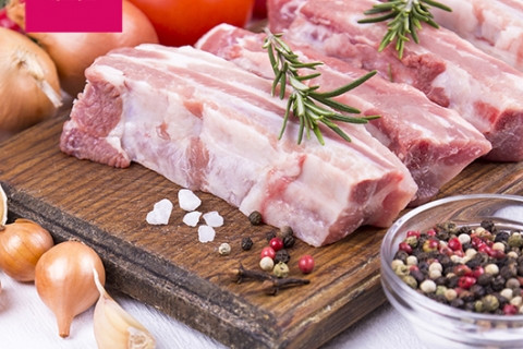 2. Canh xương hầm củ quả. Canh xương cũng gần giống với súp gà. Hai món ăn đều rất bổ dưỡng, chứa nhiều calo, vitamin và khoáng chất như magiê, folate, canxi và phốt pho. Ảnh: thitngonquocte.vn.