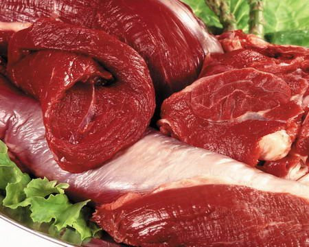 Để phòng tránh cho bé, bạn nên tăng cường cho bé ăn các loại thực phẩm giàu sắt như gan động vật, thịt bò, nho khô và các loại thực phẩm khác. Ảnh: racyja.com.