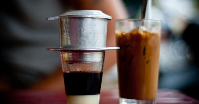 9. Cafe Bombon - Tây Ban Nha: Nếu bạn là một tín đồ của đồ ngọt thì những quán cà phê bombon tại Tây Ban Nha chắc chắn sẽ khiến bạn hài lòng, khi mà tại đây bạn sẽ được phục vụ một tách cà phê đen với một lớp đường dày cùng với lượng sữa đặc cũng tương tự như vậy. Ảnh: StarWOW.vn.